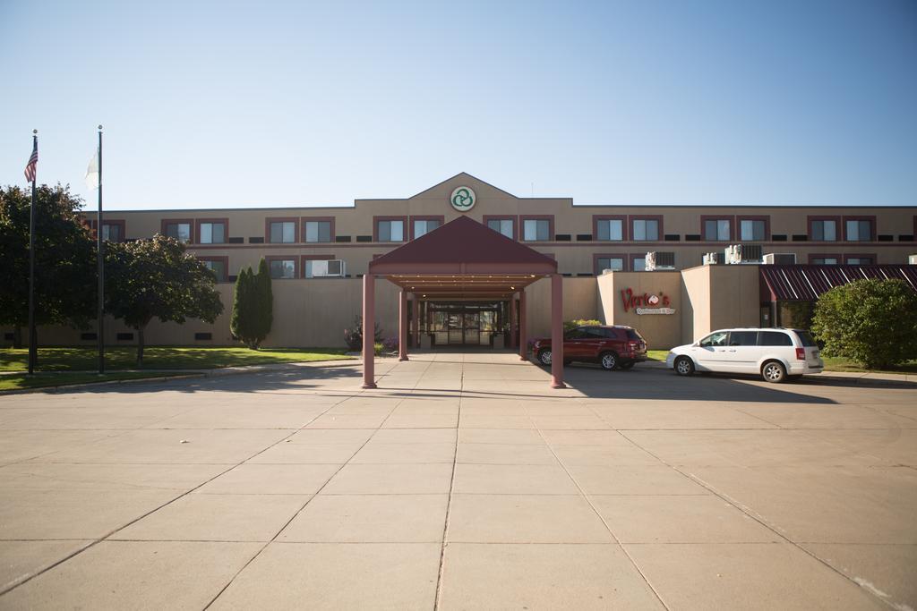 Crossroads Hotel&Huron Event Center Buitenkant foto